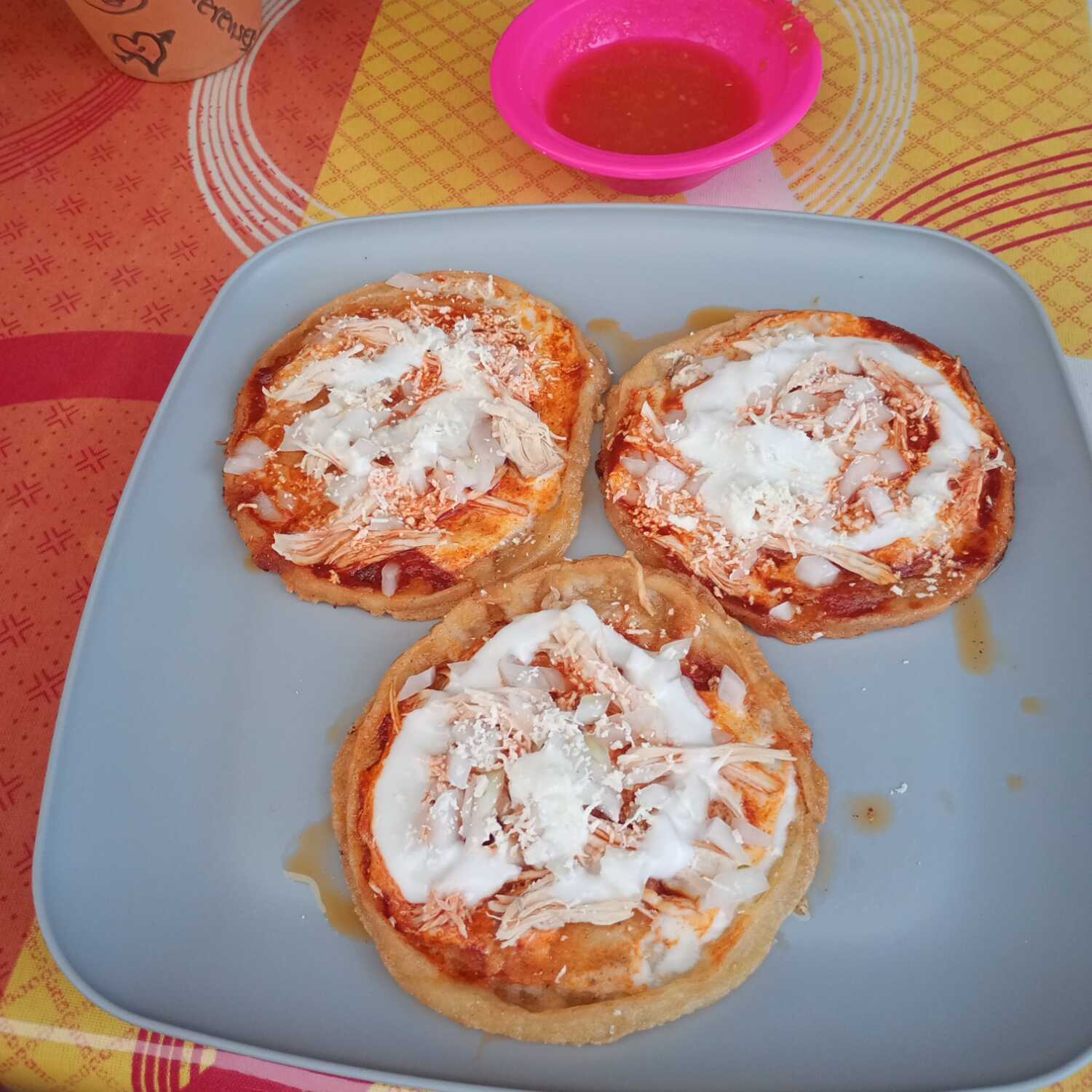 Combo PICADITAS CON POLLO + AGUA DE FRUTAS