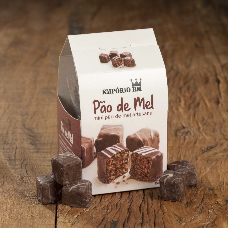 Massa feita com especiarias e coberto com chocolate meio amargo.