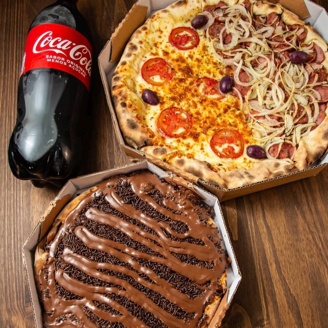 Pizza Grande 35cm, 8 pedaços até 2 sabores + Broto Doce 25cm, 4 pedaços com borda sem recheio + Refrigerante 1,5L ou 2L!
