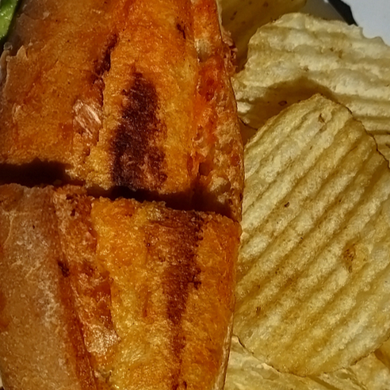Lonche de Pierna con Papas Doradas Ondulada