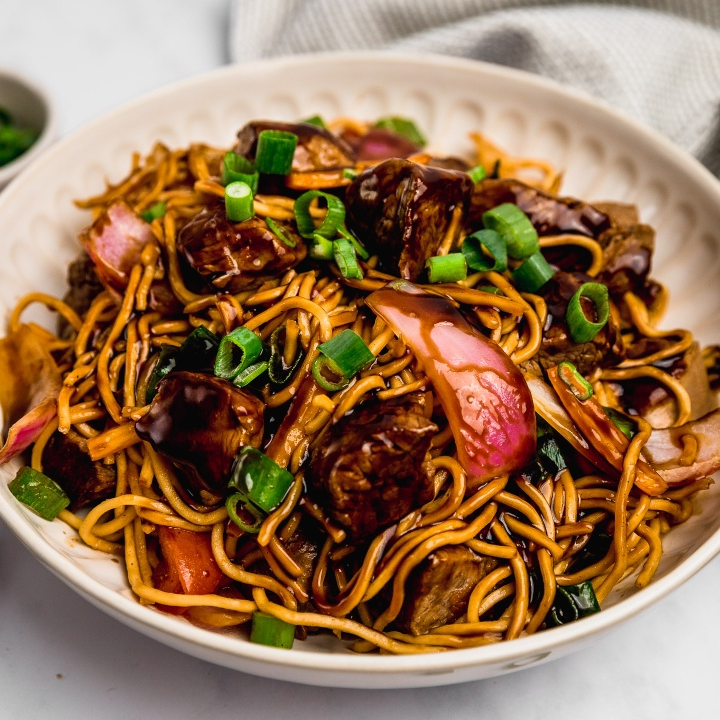 Tallarin Saltado Carne + Entrada del día + Bebida