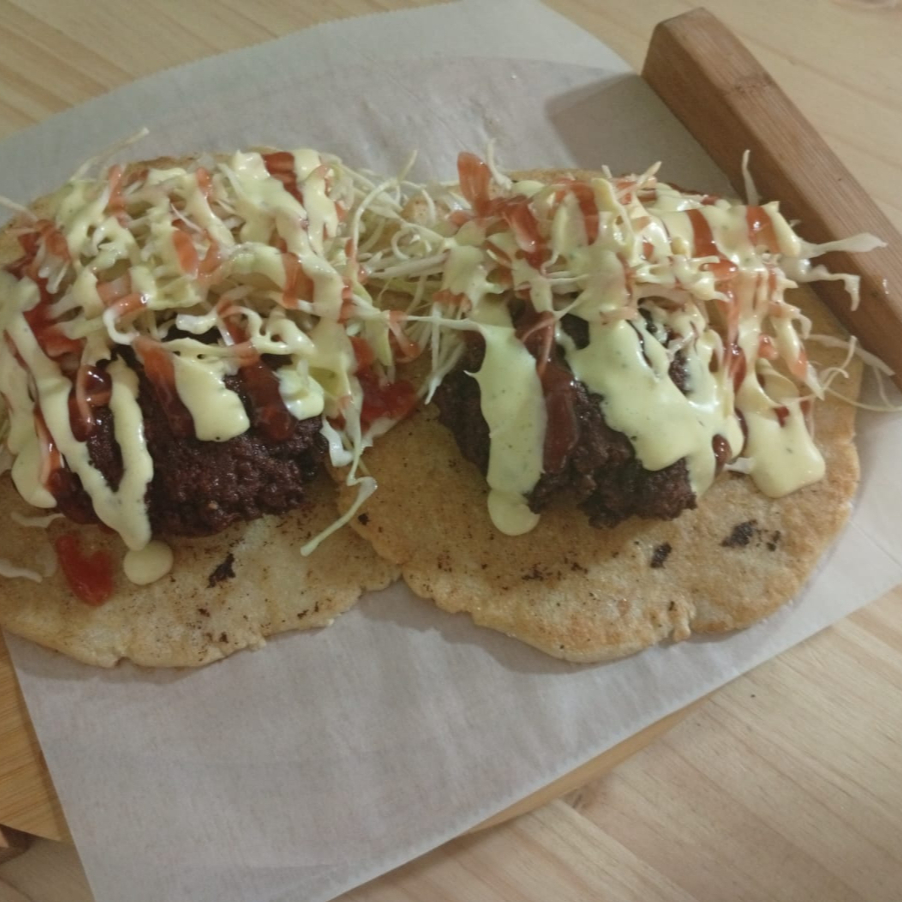 Gallo Carne Repollo y Lechuga