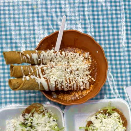 Flautas Ahogadas Salsa de Chile Morita