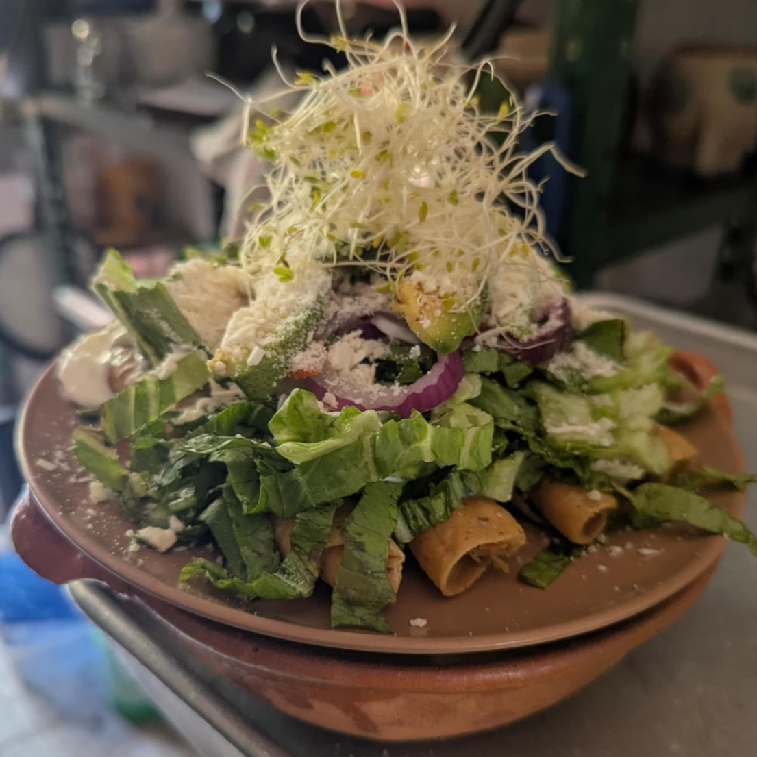 Taco Dorados con Consomé