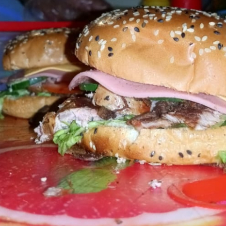 Hamburguesa con Carne Asada, Chorizo o Longaniza