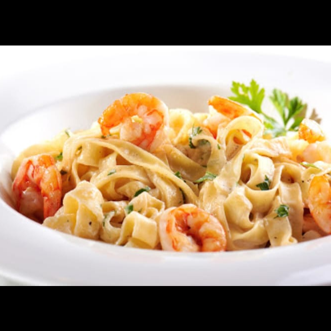 Fettucine Alfredo con Camarón