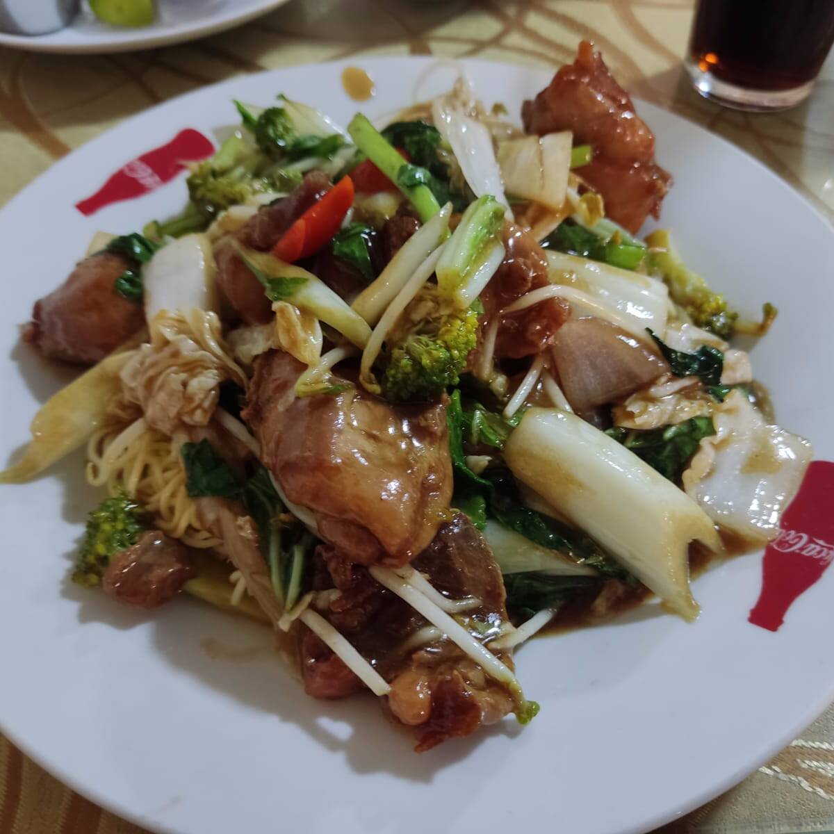 Tallarín con Pollo en Trozos