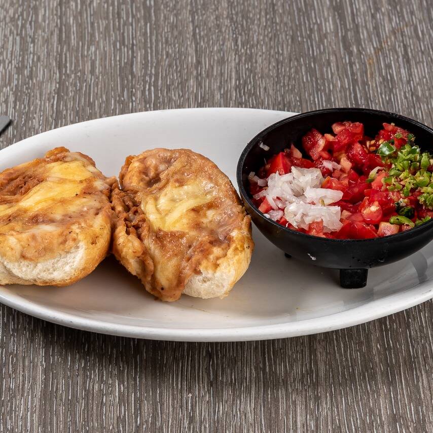 Molletes De Frijol Con Queso