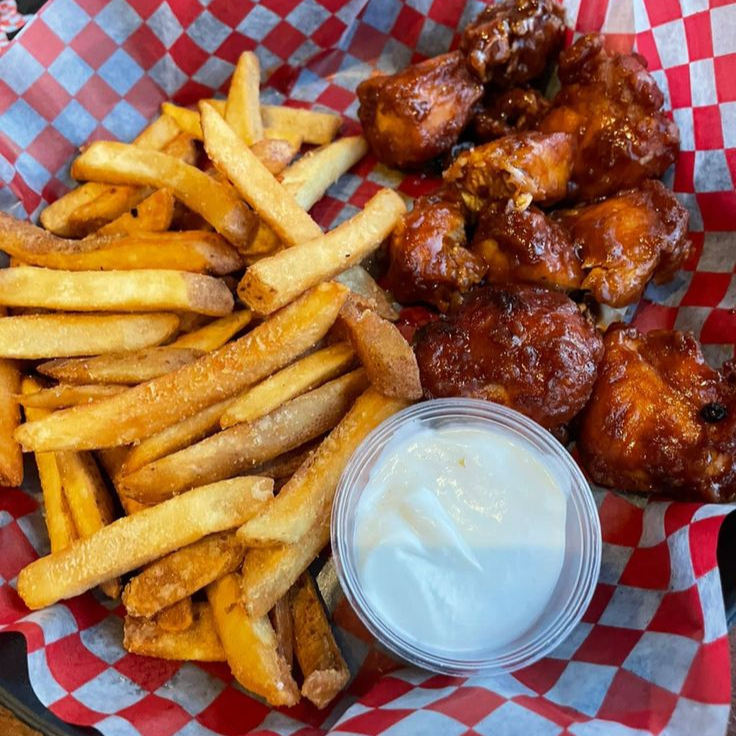 Alitas BBQ con papas