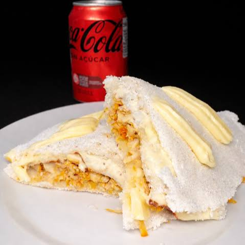 Tapioca bem recheada feita na hora, perfeito pra matar a fome com sabor e rapidez! A combinação perfeita pra matar sua fome a qualquer hora do dia! Nossa tapioca é feita na hora, bem recheada, leve e deliciosa — acompanhada de uma Coca-Cola super gelada pra completar sua experiência 😍 💥 Ideal para café da manhã, lanche ou jantar rápido 💥 Ótimo custo-benefício 💥 Sabor caseiro que conquista 🚀 Peça agora e aproveite esse combo que é sucesso de vendas!