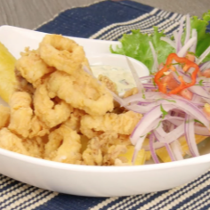 Chicharrón de Pota con Yucas Doradas y Arroz