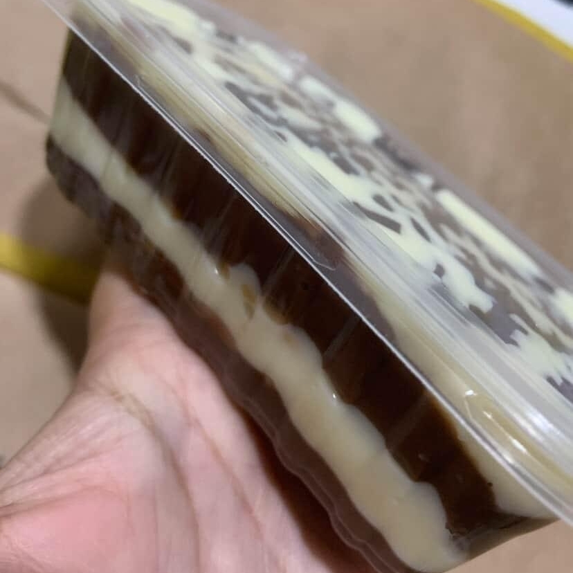 Pavê de dois amores, recheio de brigadeiro belga trufado e recheio de ninho, finalizado com granulado