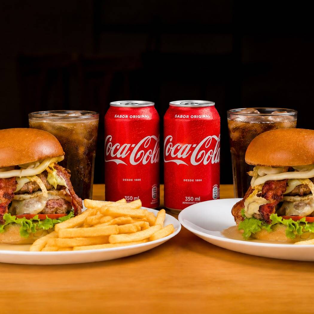 Combo completo para duas pessoas. Ideal para dividir
Dois burguers ( X tudo ou Mineirinho ou Fish + 2 porçoes de batata pequena + 2 refrigerantes lata)