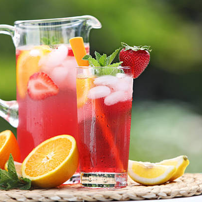 Strawberry Refresh Lemonade 16oz