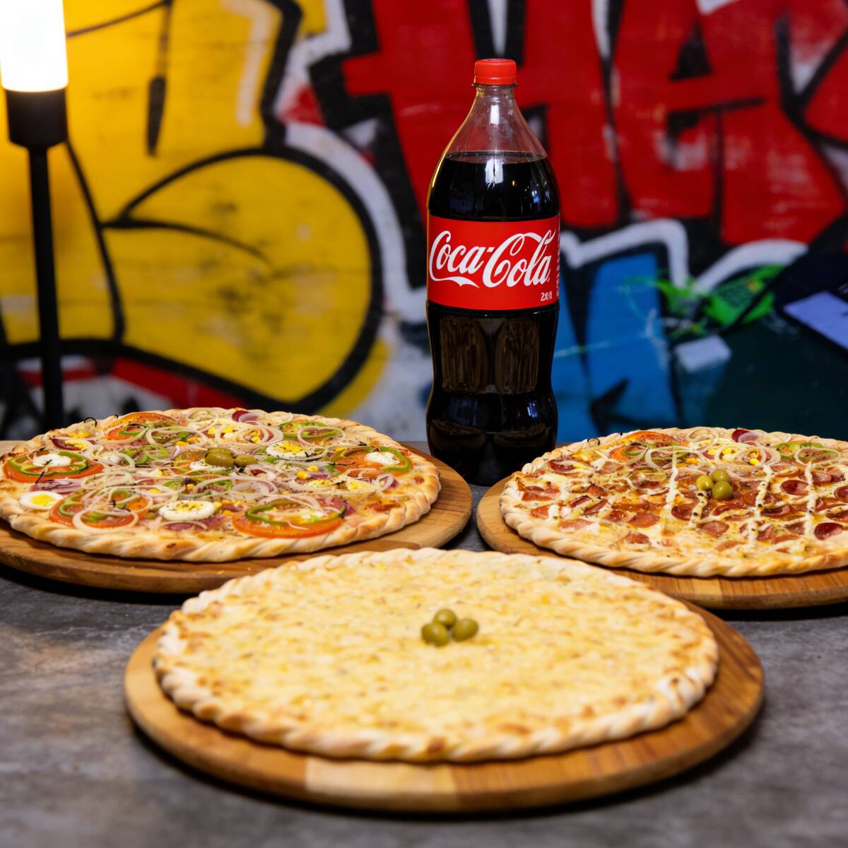 Combo com 2 Pizzas Artesanais de 35cm! Você pode escolher até 2 sabores incríveis para cada pizza.