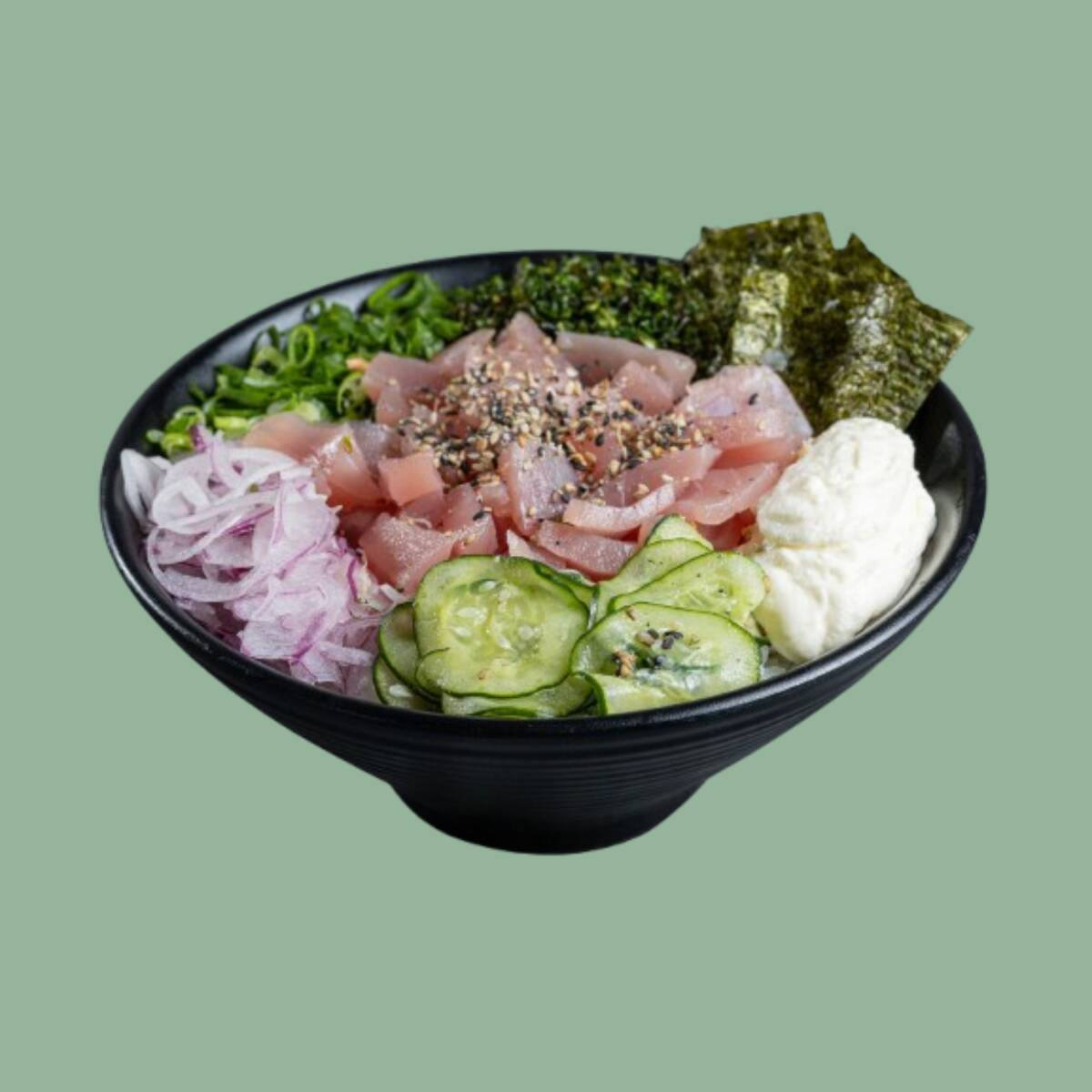 Atum fresco em cubos, couve crispy cebola roxa, sunomono, nori, cebolinha, cream cheese e mix de gergelim. Base de shari (arroz japones temperado)