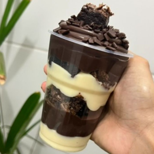 ninho cremoso, brigadeiro intenso e pedaços de brownie