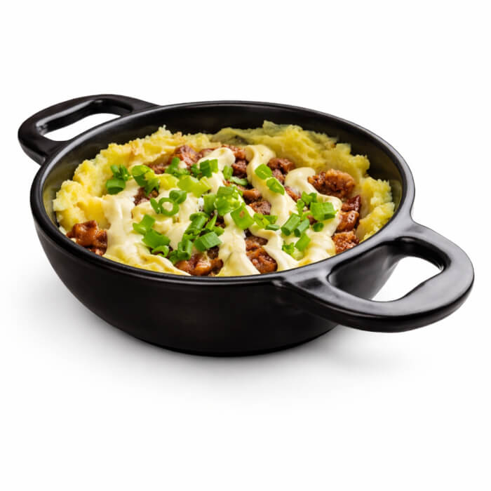 Purê de batata rústico e cremoso, coberto com costela suína desfiada ao molho barbecue e requeijão cremoso. Uma combinação intensa, feita para reinar no seu paladar.