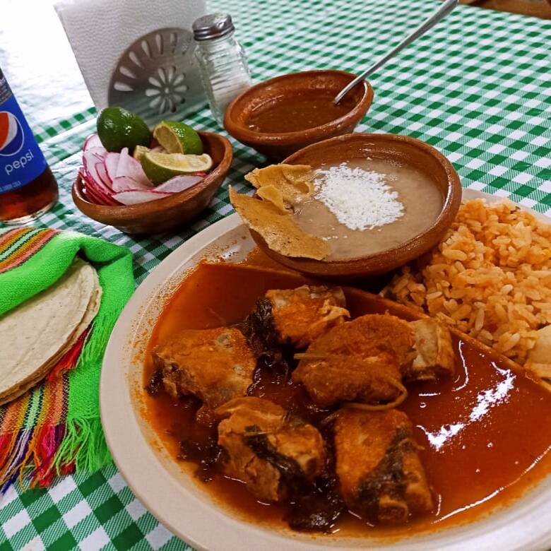 Costillas de puerco en salsa roja
