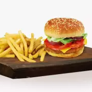 Hamburguesa de Pollo con Papas a la Francesa