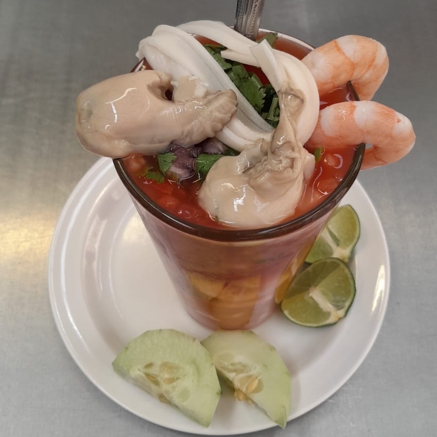 Coctel Mediano de Camaron, Pulpo y Ostion