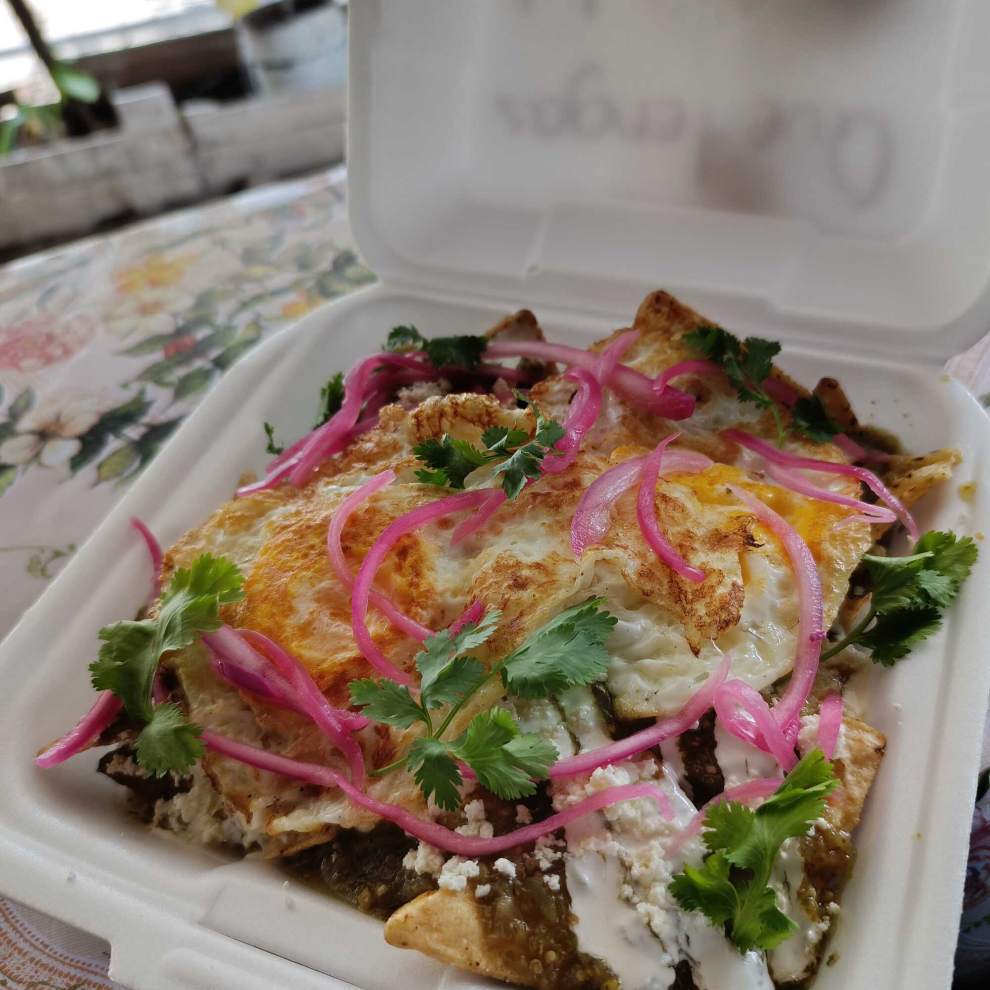 CHILAQUILES VERDES CON HUEVO