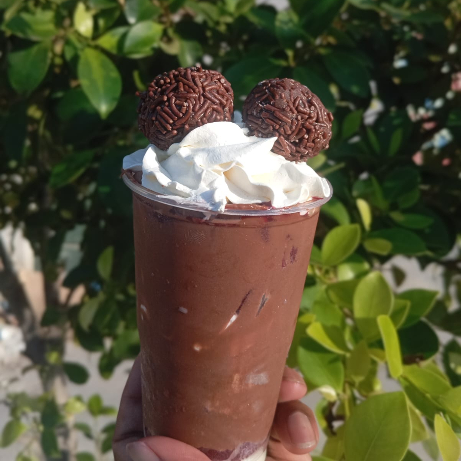 Creme de avelã, leite em pó, leite condensado, chantininho, brigadeiro, kit kat.