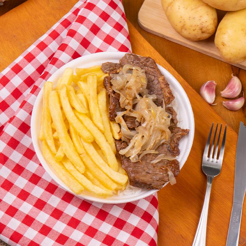 Marmita com delicioso Bife Acebolado macio e suculento, acompanhado de arroz branco, feijão de caldo, e batatas fritas, (Marmita Indicada Para 01 Pessoa)