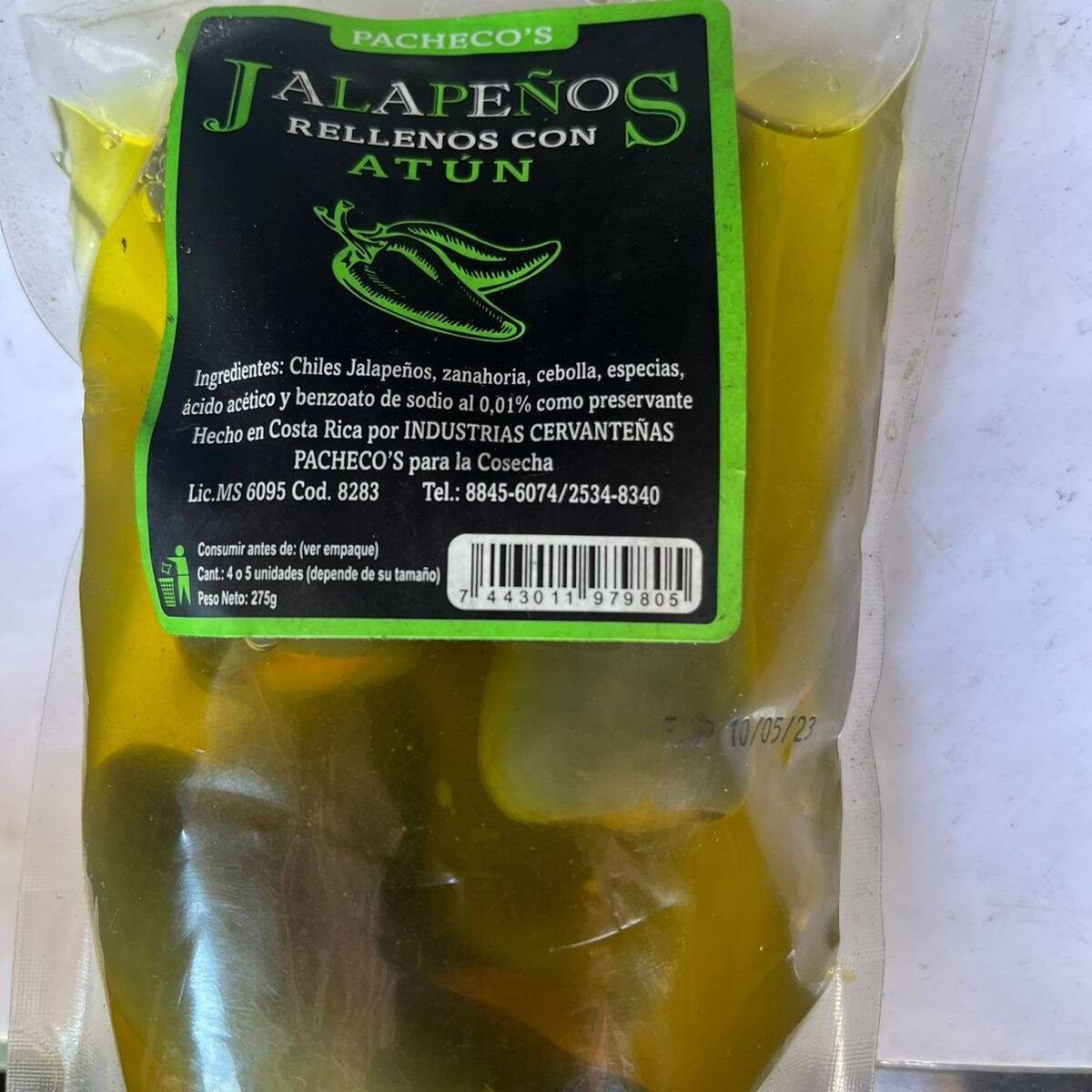 Chiles jalapeños rellenos de atún