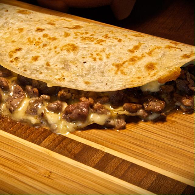 Mega Quesadilla Campechana + papas fritas