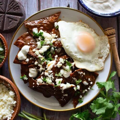 Chilaquiles de Coloradito con Proteína 🔥