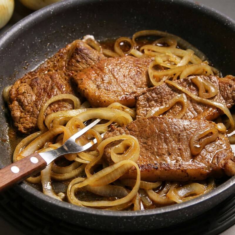 Marmita tradicional Bife Acebolado.
Escolha seu tamanho (Pequena, Média ou Grande)
3 Opções de guarnição a sua escolha.