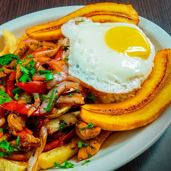 pollo Saltado a Lo Pobre
