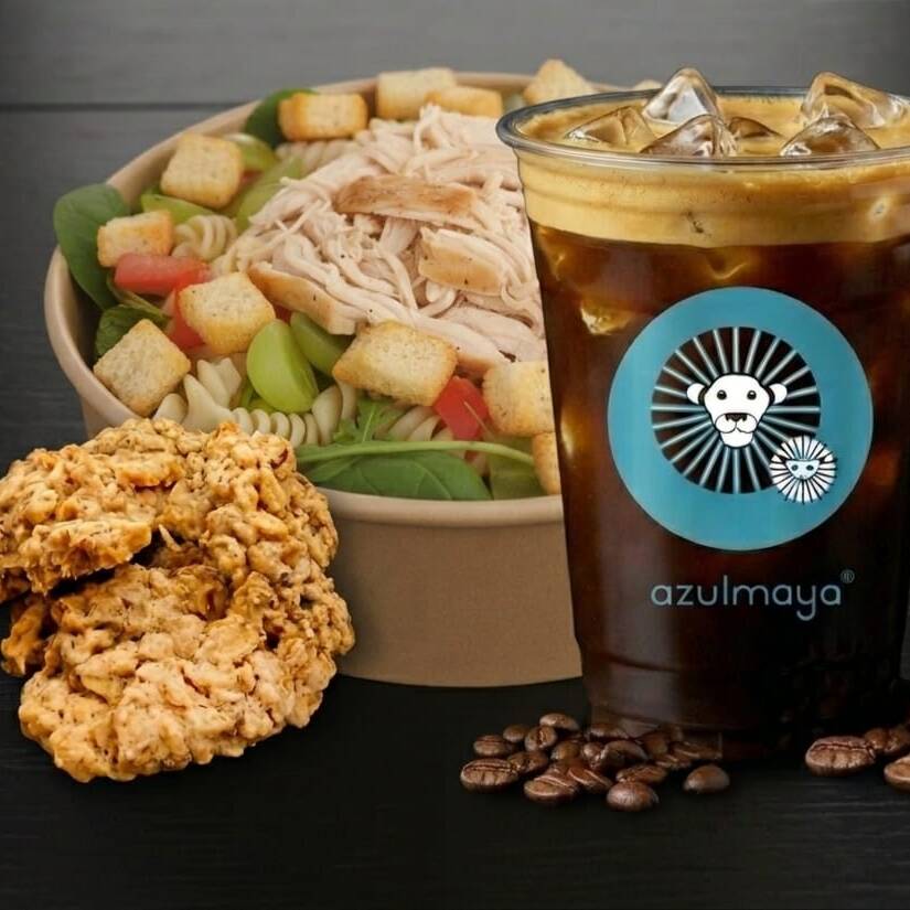 Ensalada de Pollo, Cafe Frio, Galleta Avena y Nuez