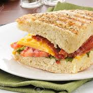 Combo Sandwich Pan Focacha y Capuchino