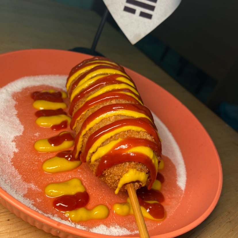 Salsicha empanada com queijo e especial massa crocante