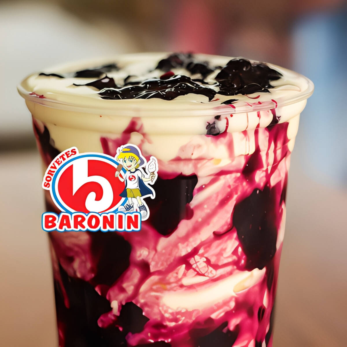 Milk shake de Abacaxi ao Vinho super cremoso, feito com sabor suave e marcante na medida certa. Refrescante, clássico e perfeito pra matar a vontade a qualquer hora!