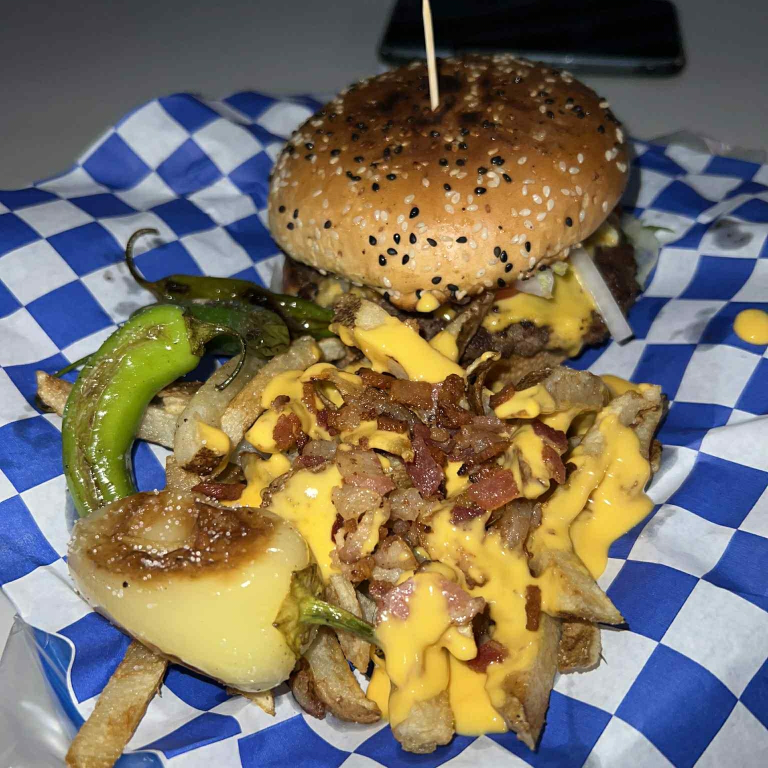 HAMBURGUESA DOBLE CON PAPAS