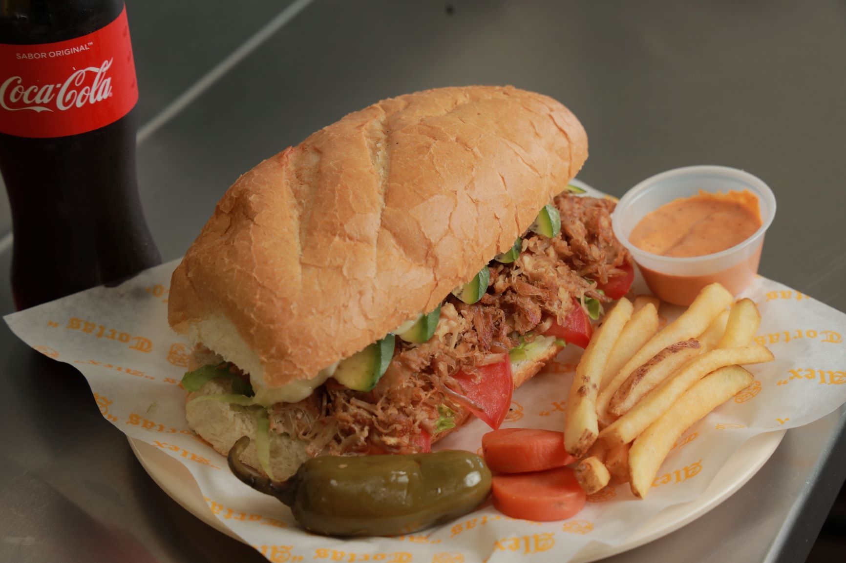 COMBO TORTA DE PIERNA (Torta + Papas+ Refresco )