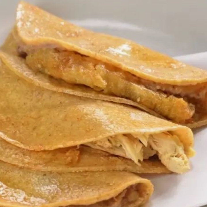 TACOS DE CANASTA 4 PZAS + AGUA DEL DIA
