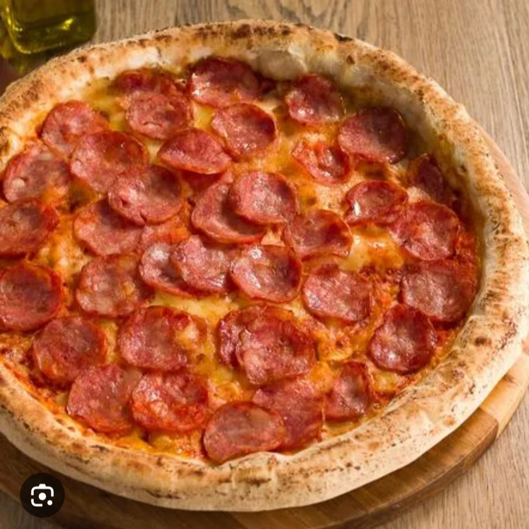 Molho de tomate caseiro, mussarela, calabresa e orégano