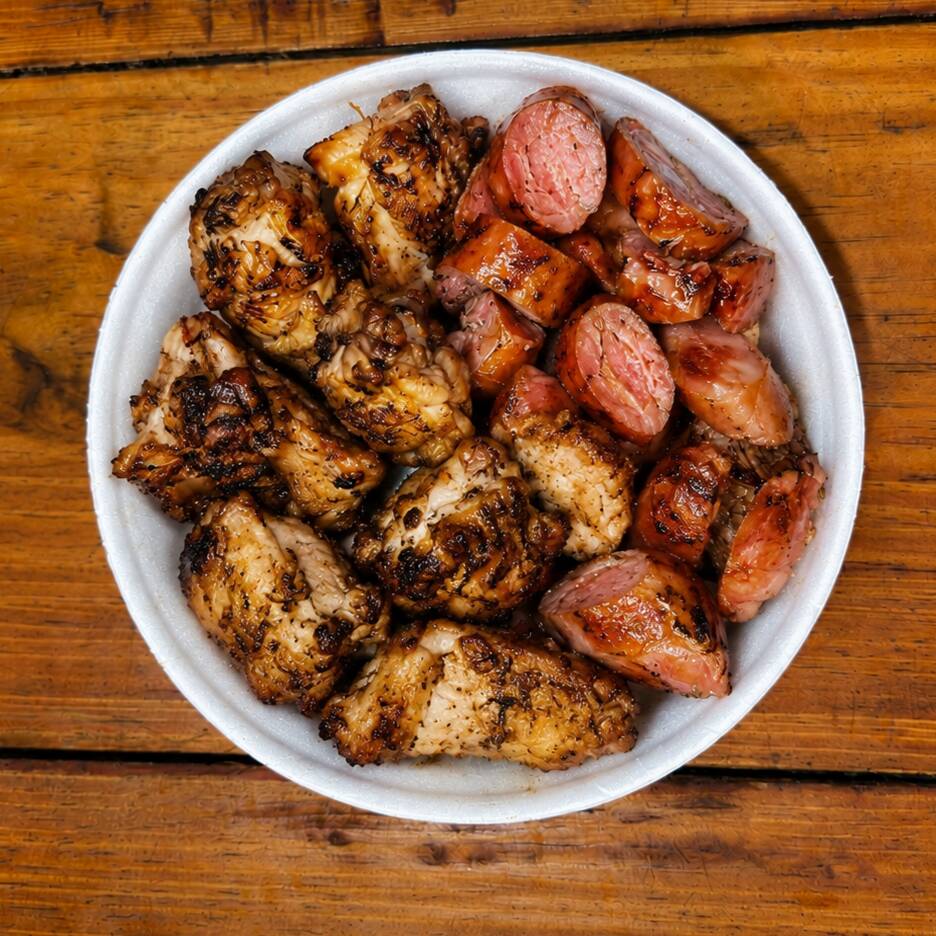 150g de frango + 150g de linguiça + farofinha artesanal da casa
