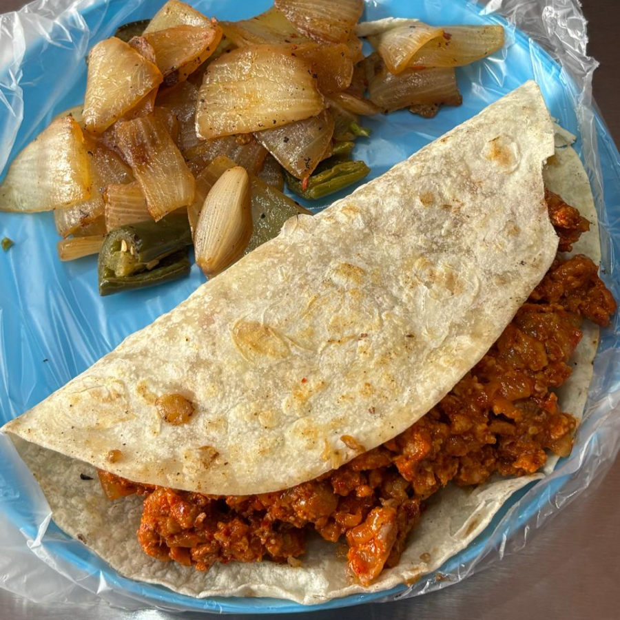 Quesadilla de pastor con tortilla de harina