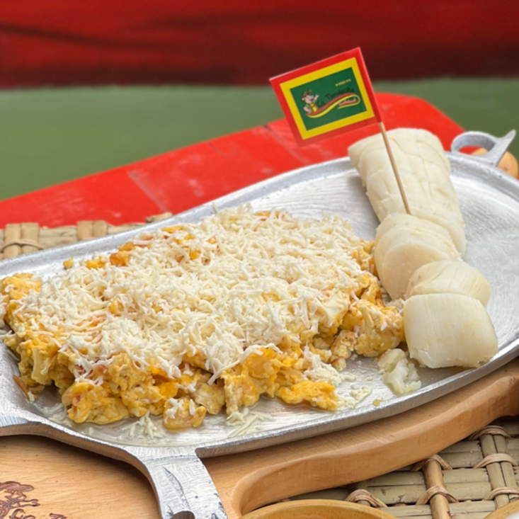 Huevos Pericos con Queso Costeño