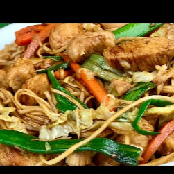 Tallarín Saltado de Pollo *
