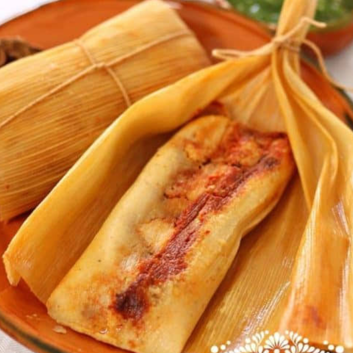 TAMAL ROJO CON QUESO