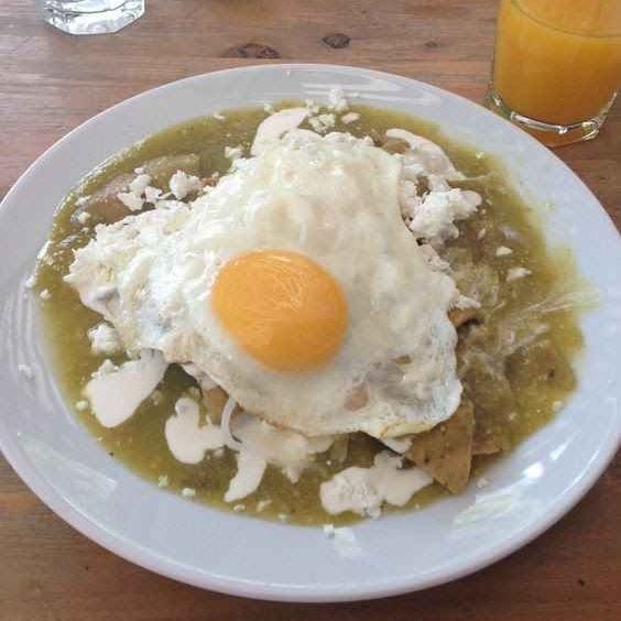 Chilaquiles verdes con huevo