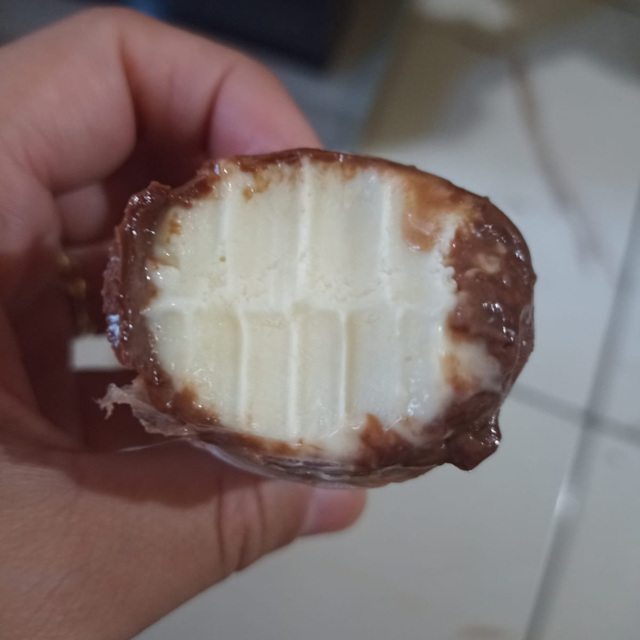 Sacolé gourmet 100% artesanal com base cremosa de leitinho e uma camada deliciosa de Nutella pura. O mais queridinho de todos.