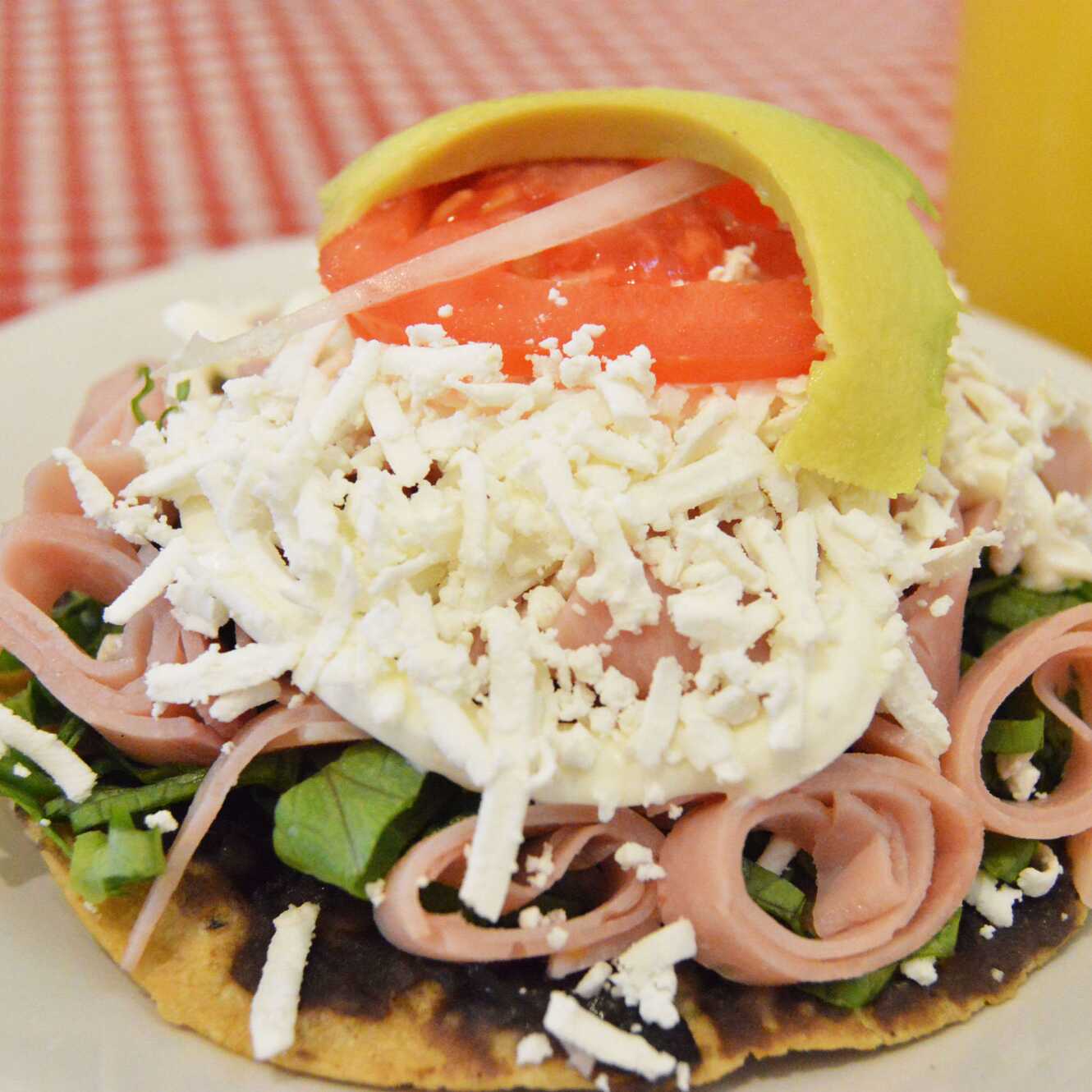 Tostada Moreliana Jamón
