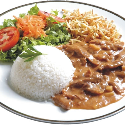 Strogonoff de Carne Cremoso, Preparado com Molho Encorpado, Servido com Arroz Branco, Batata Frita Crocante e Salada Fresca.